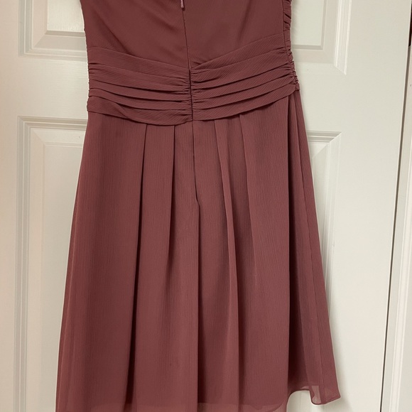 Brides maids dress that it’s gorgeous enough to wear to any event! - Picture 2 of 4